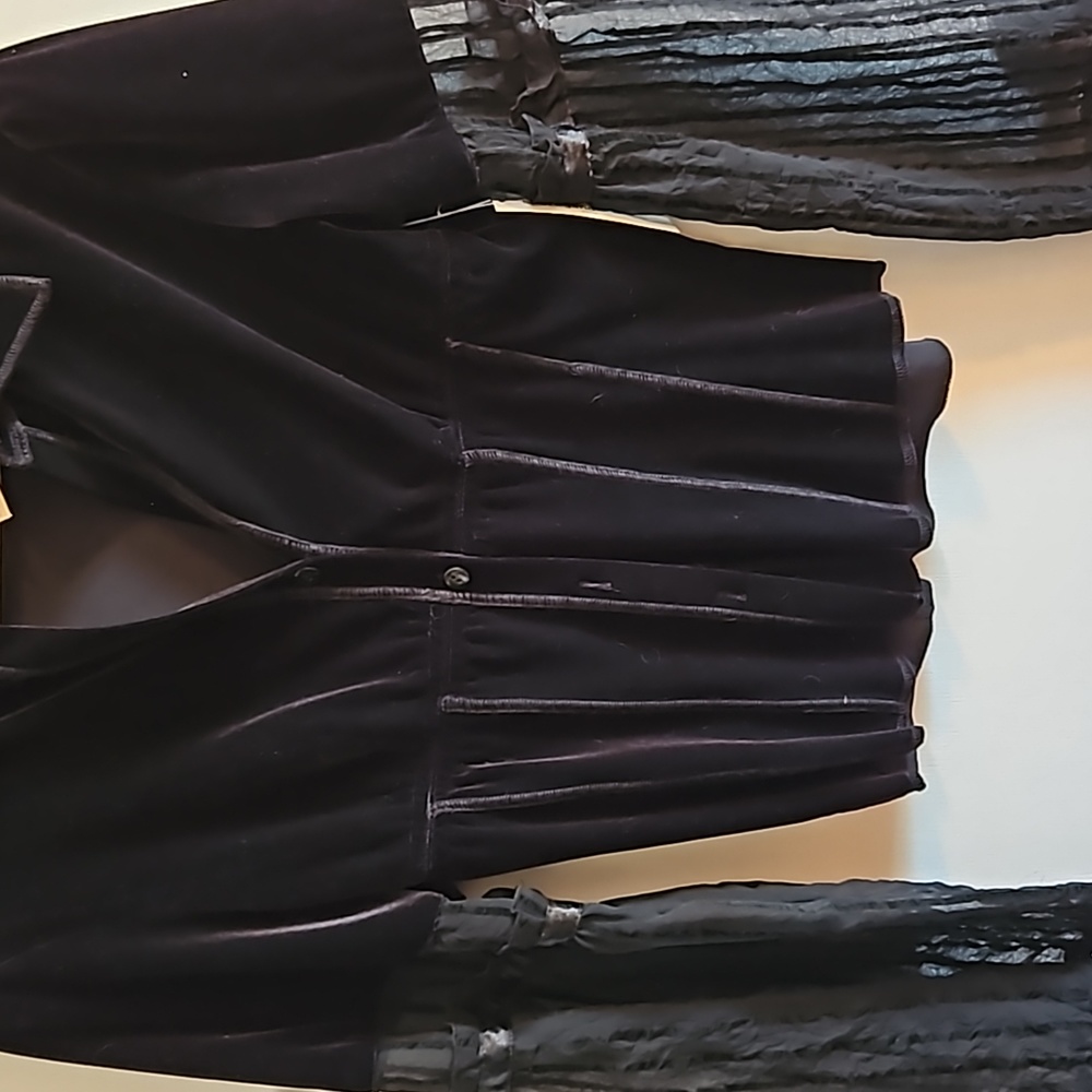 Sharagano NWT Women's Black Velvet Stretch Blouse wide Lace sleeves Sz. Small